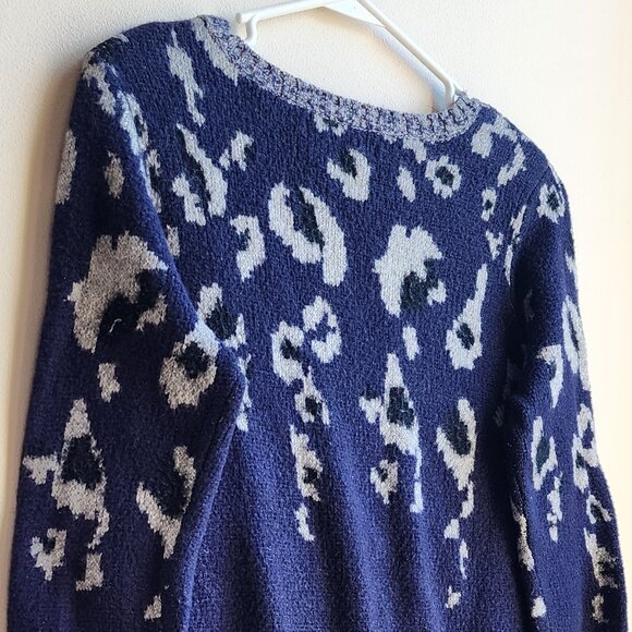 Apt. 9 Blue/Gray Abstract Animal Print Scoop Neck Sweater Size Medium - Picture 10 of 13